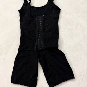 Elegant Black Lace Women's Intimate Set